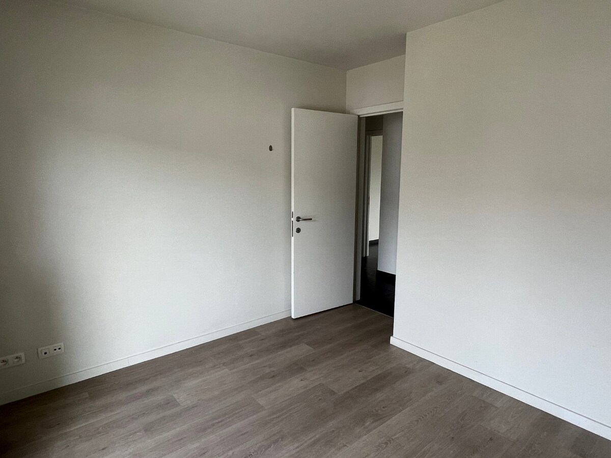 Modern, hoogwaardig 2-slpk-appartement mét ondergrondse staanplaats 