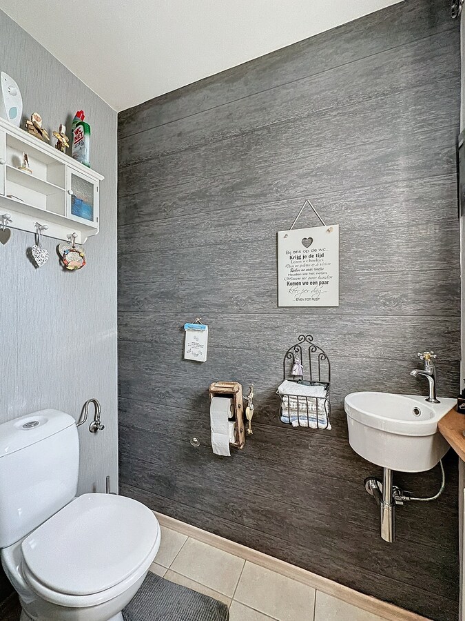 Deze woning is gelegen in Kaulille, een deelgemeente van Bocholt, in een doodlopende straat met een gezellig pleintje. 