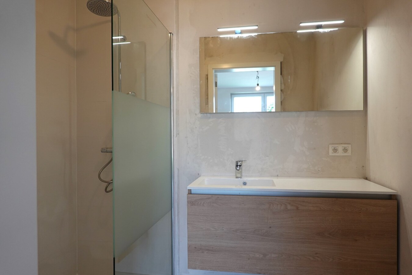 Prachtig appartement met autostaanplaats op uitstekende ligging in Brugge. 