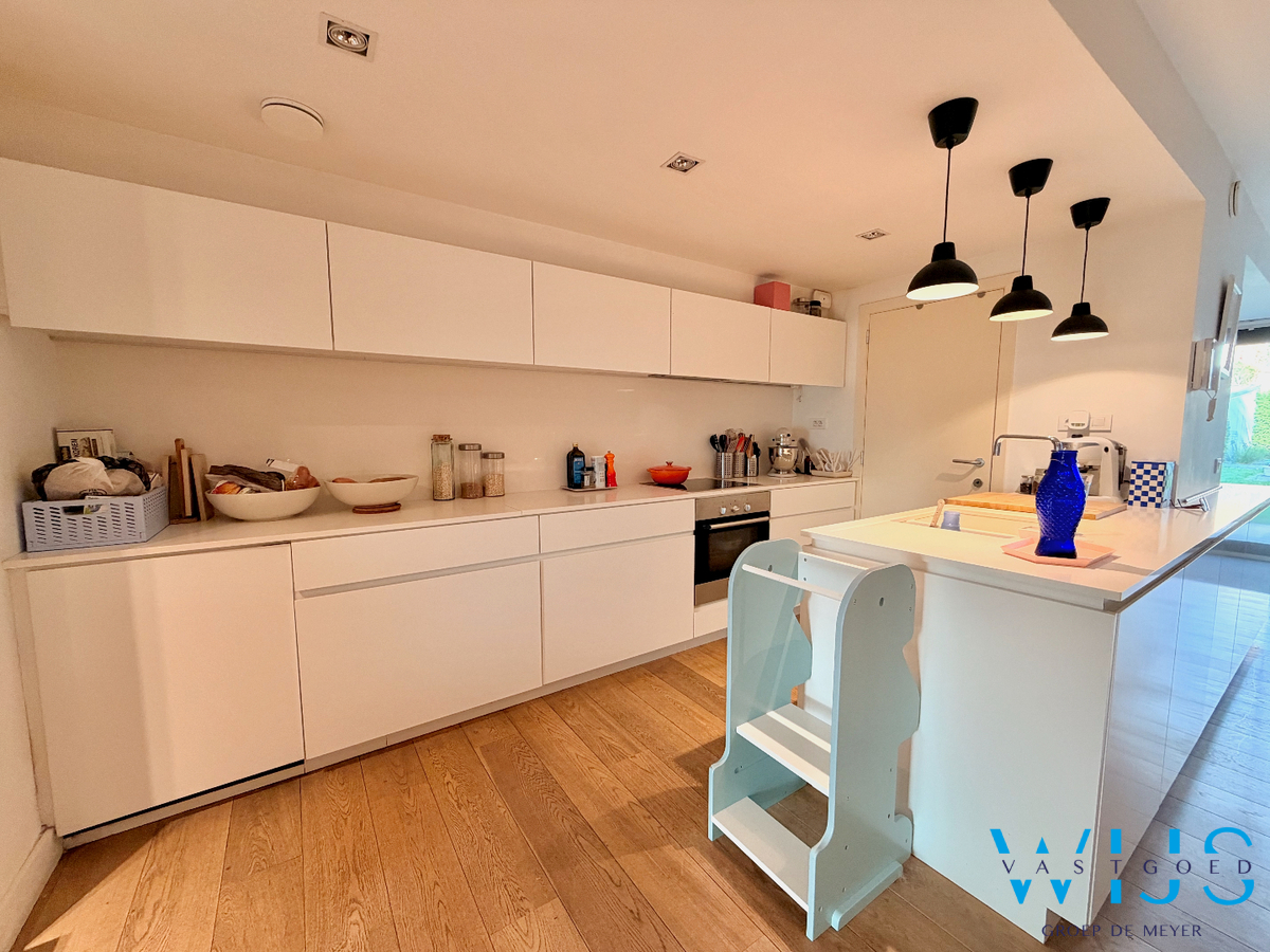 Ruim gelijkvloers appartement met tuin en 2 parkeerplaatsen in Gent! 