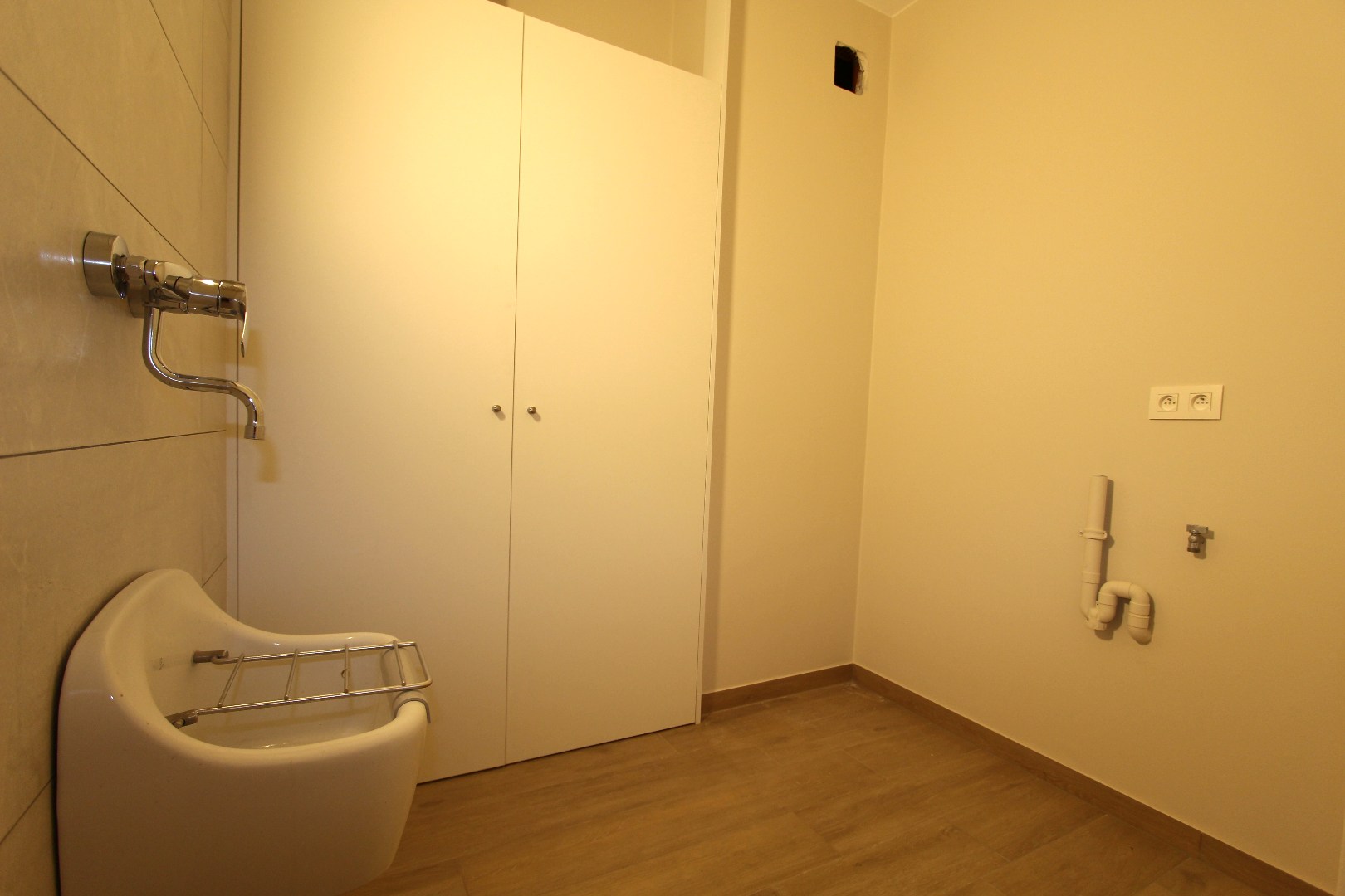 RIANT APPARTEMENT MET 3 SLAAPKAMERS EN GROOT TERRAS 