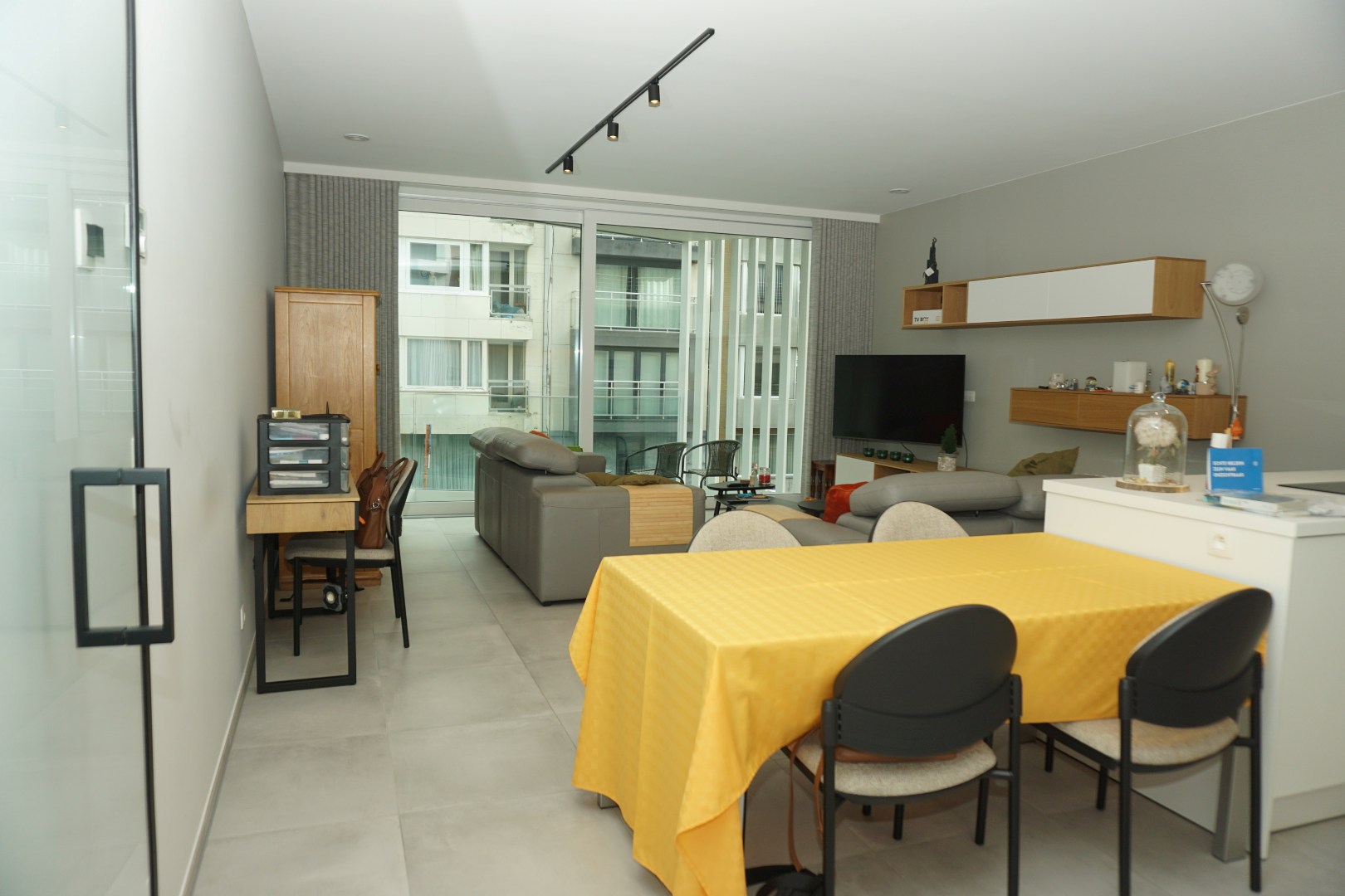 NIEUWBOUWAPPARTEMENT MET 2 SLAAPKAMERS EN TERRAS IN CENTRUM OOSTENDE 