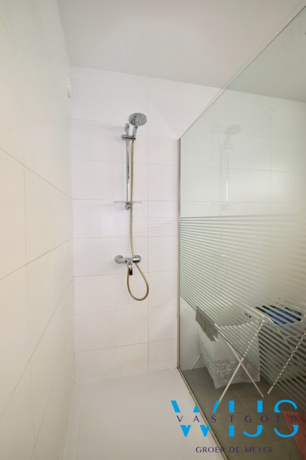 Energiezuinig GELIJKVLOERS appartement in hartje Kluizen ! 