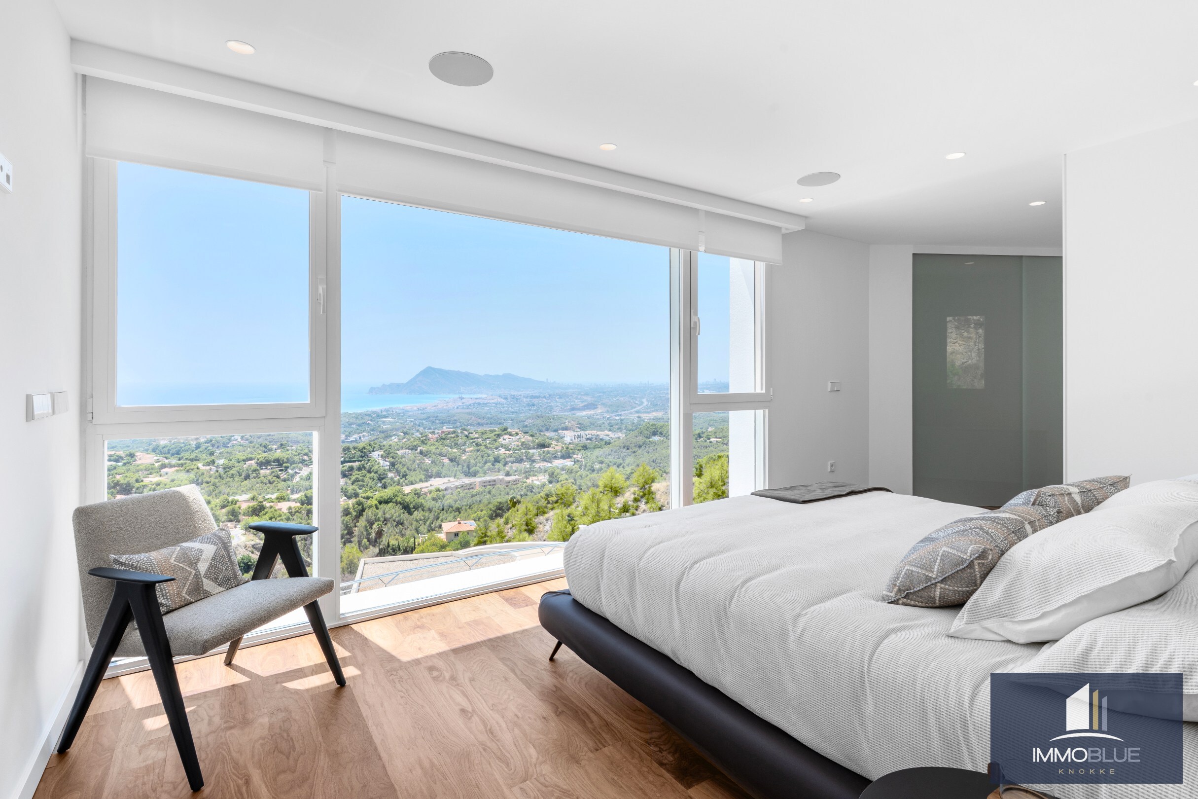 Designvilla met zicht op zee. 