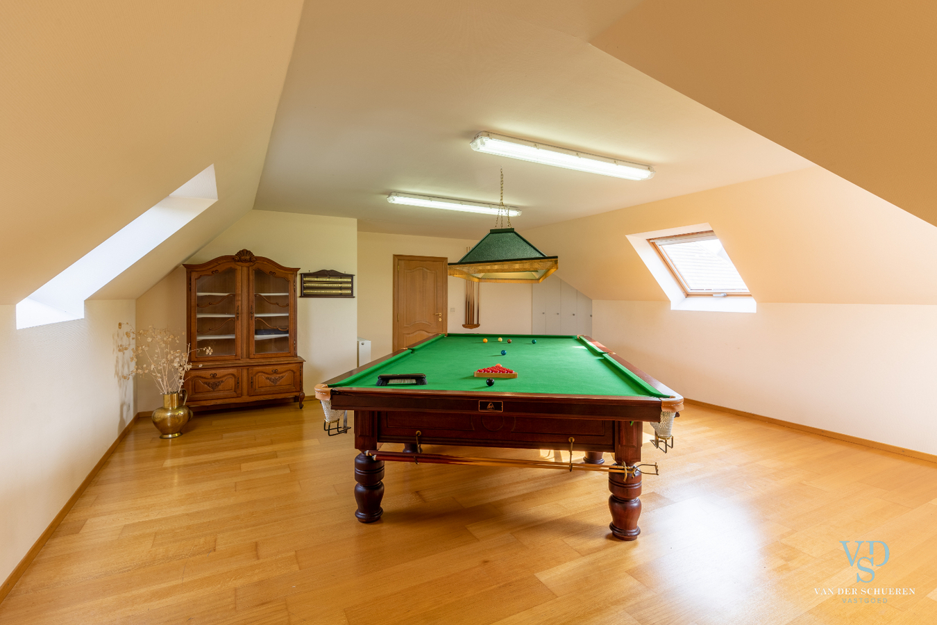 Lichtrijke, stijlvolle villa  (EPC van 254 !). 