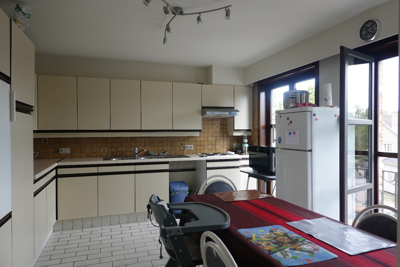 Ruim appartement op uitstekende locatie met garage 