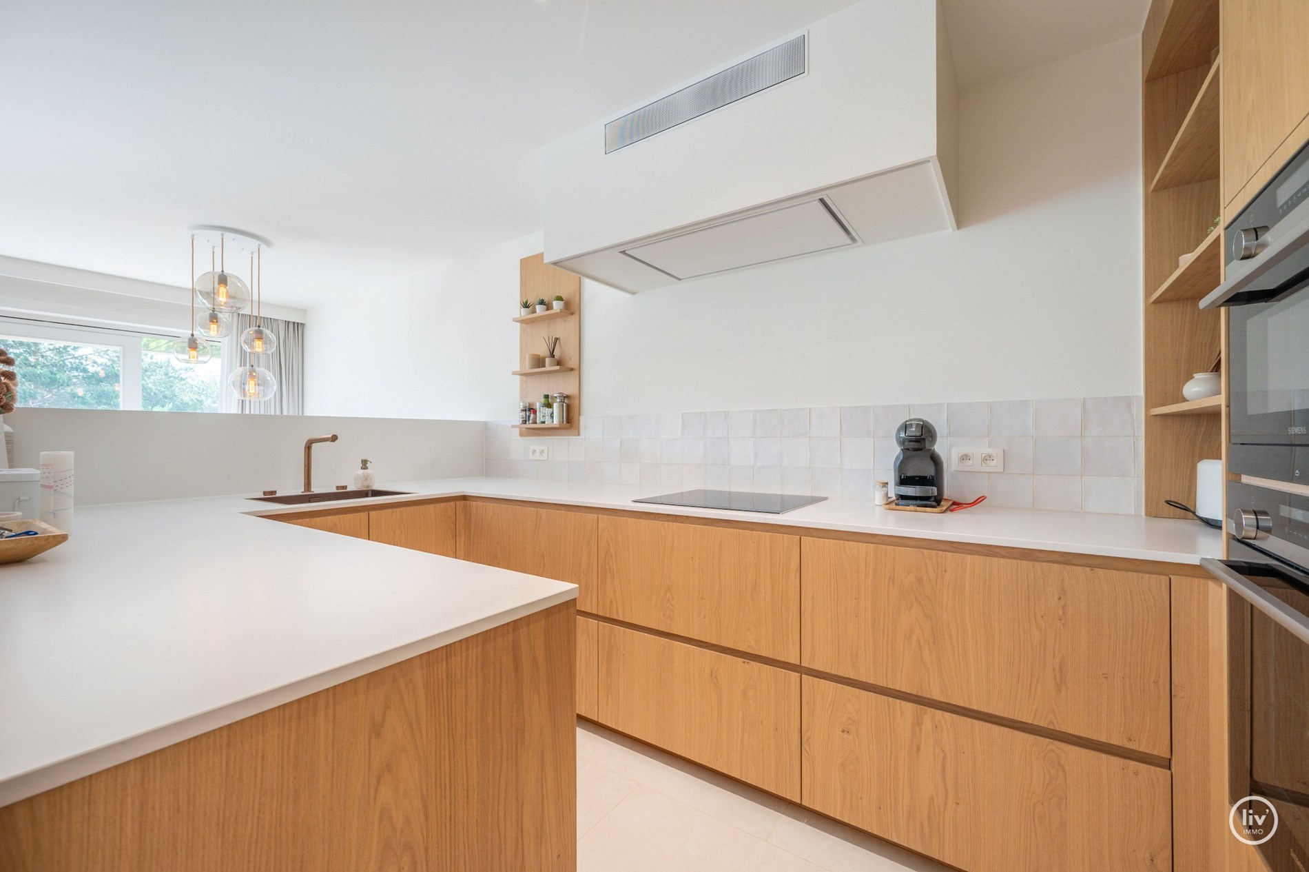 Magnifique appartement rénové de 2 chambres avec de belles vues sur le parc Yzer à Knokke. 