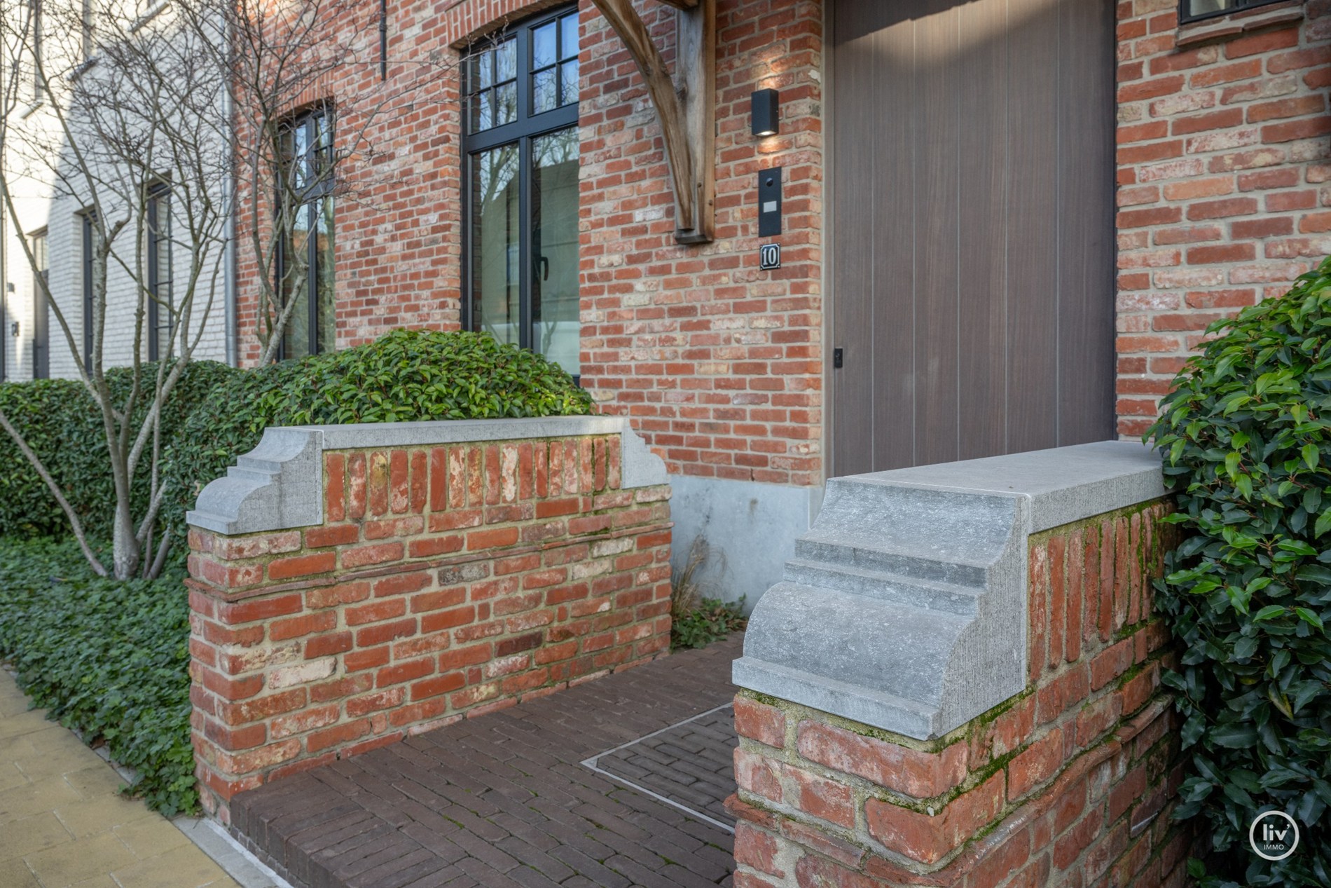 Luxueus afgewerkte energie zuinige woning met zwembad te Knokke 