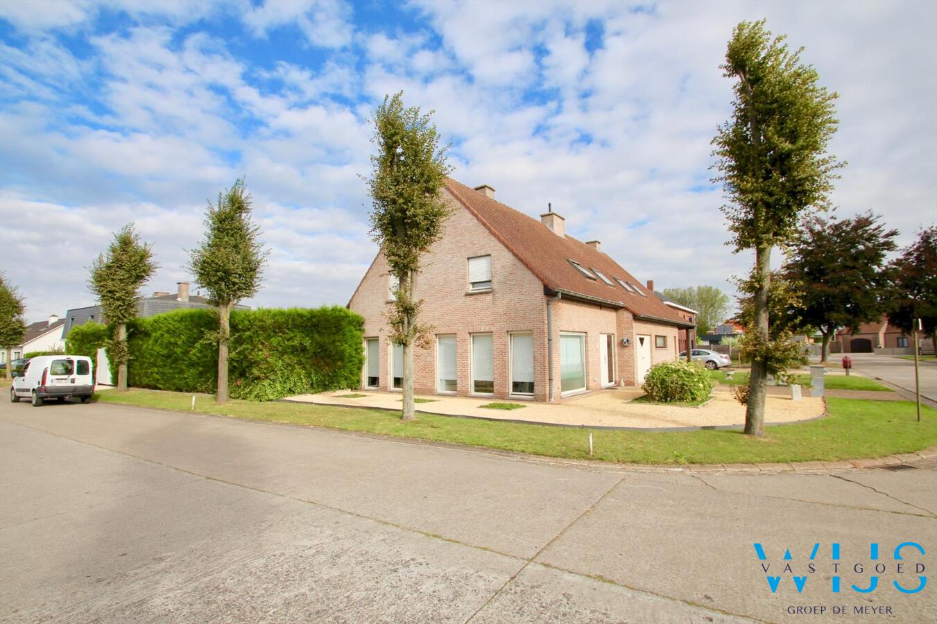 Gezellig &amp; ruim woonhuis in een zeer aangename wijk te Ertvelde ! 