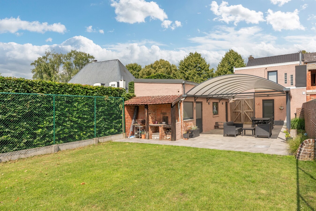Instapklare woning met tuin - 5 slpks - toplocatie 