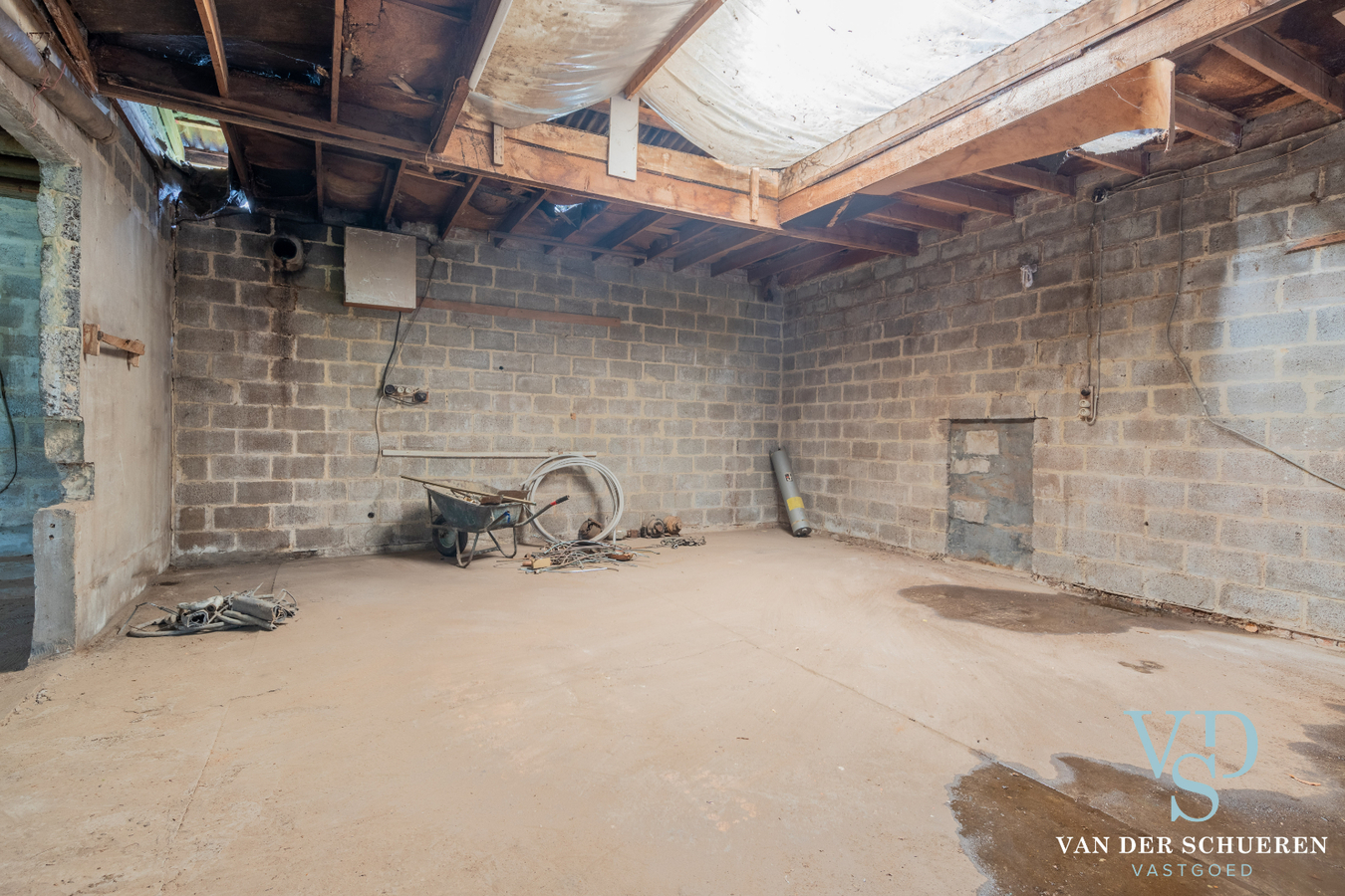 Bungalow met bijgebouw. 