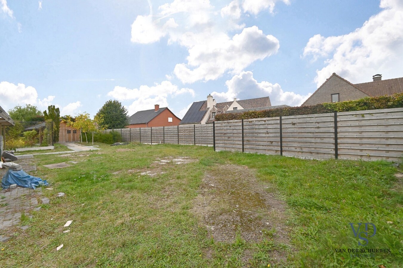 Ruim handelspand met penthouse in villastijl 