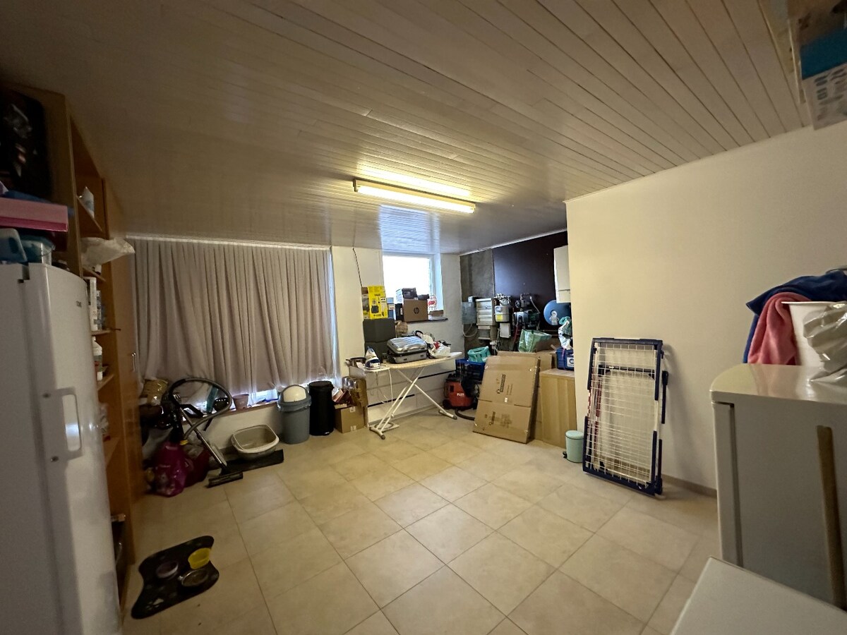 Volledig vernieuwde woning met dubbele garage 