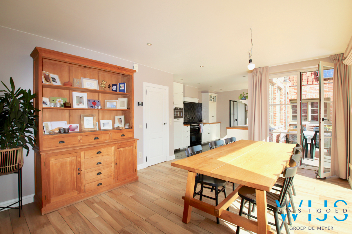 Prachtig afgewerkt landelijk woonhuis in hartje Ertvelde ! 