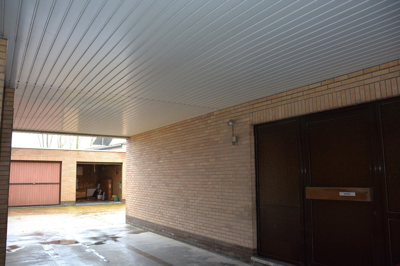 Opbrengsteigendom met 5 appartementen, 2 studio's en 4 garageboxen in Gistel 