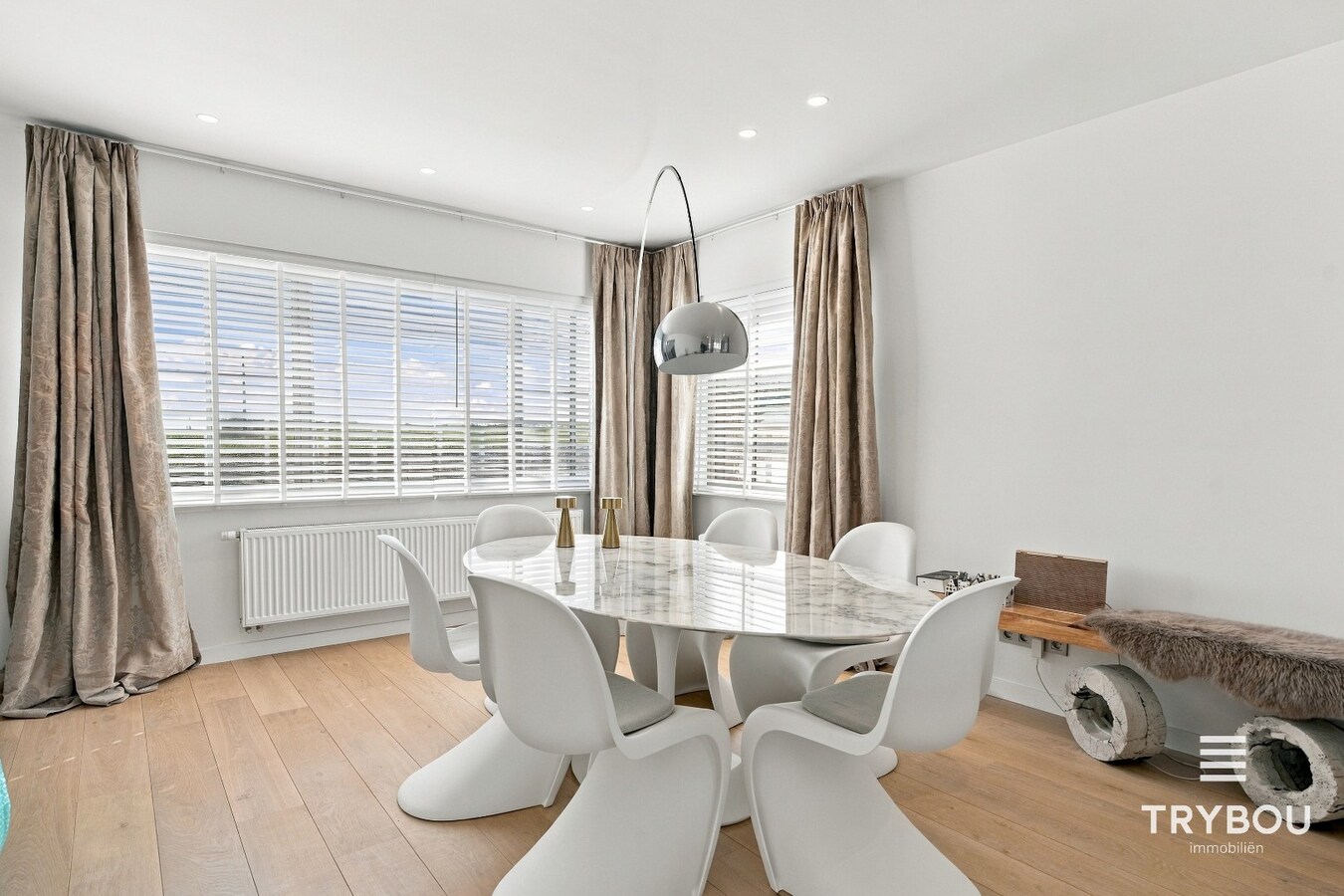 Alleenstaande luxueuze woning met 5 slaapkamers! 