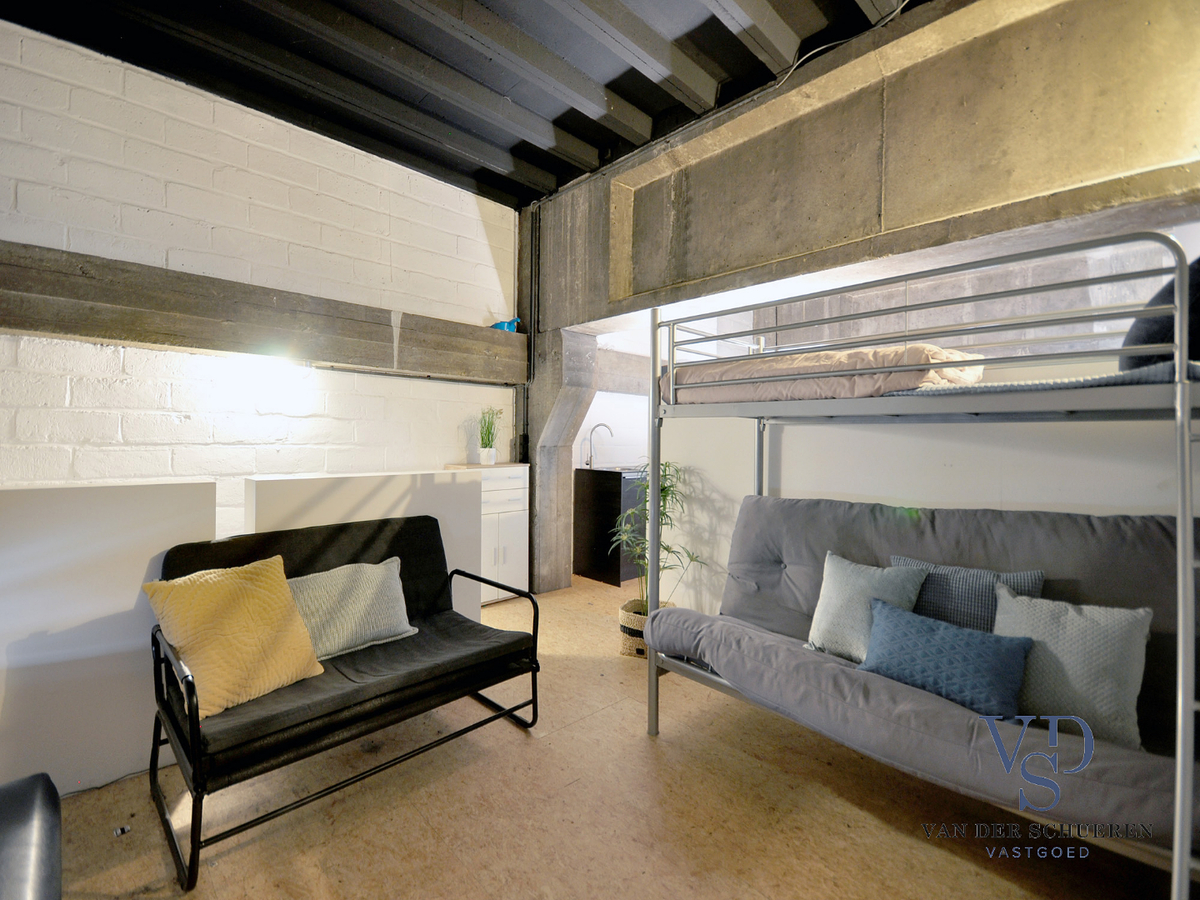 Eigentijdse loft voor wonen en werken. Opportuniteit als investeringspand ! 