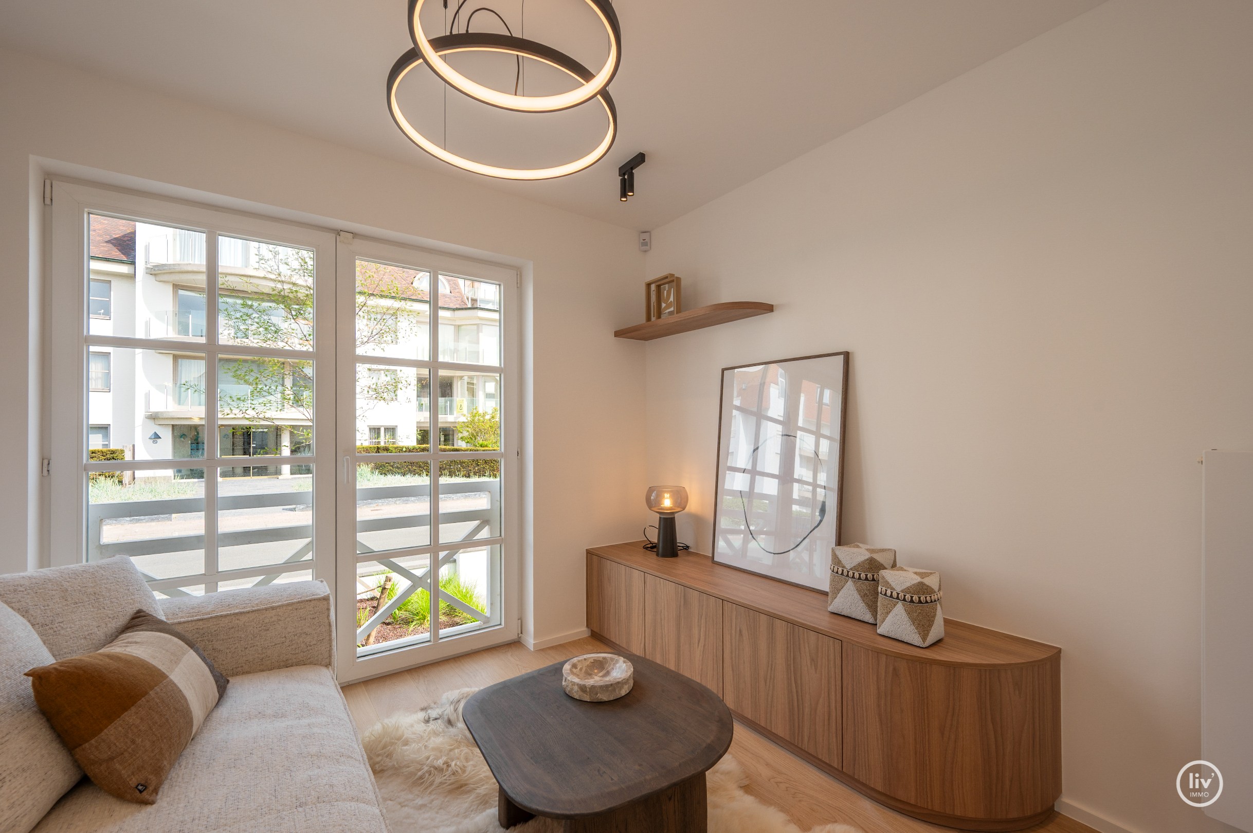 Exclusief gerenoveerde villa op een absolute toplocatie in de Jozef Nellenslaan te Knokke. 