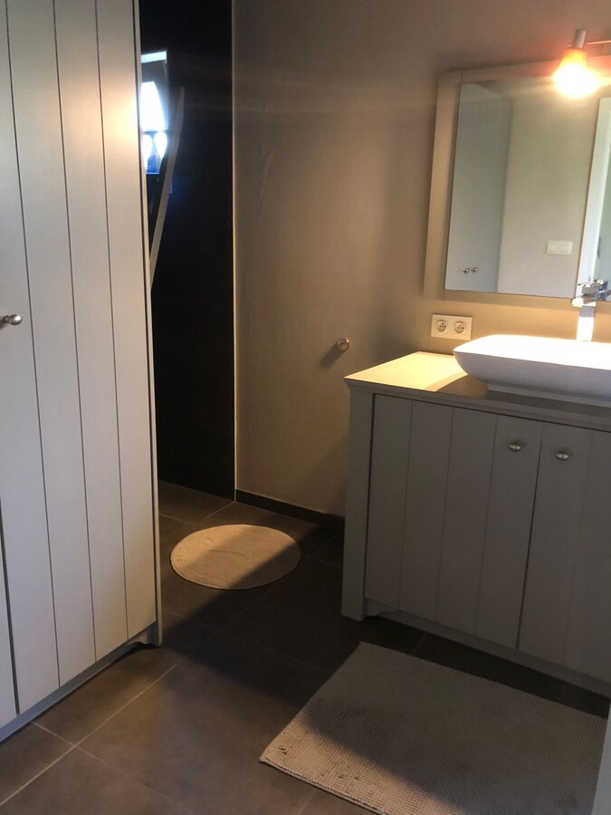 Alleenstaande woning met 5 slaapkamers en diepe tuin te Zarren 