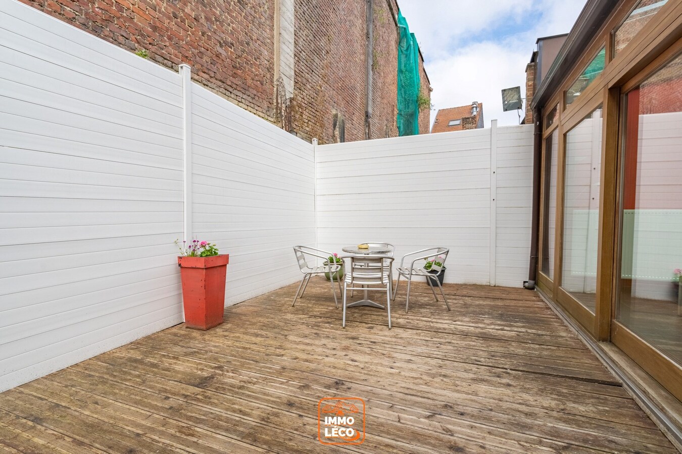 Ensemble immobilier avec surface commerciale et appartement LOFT + local à aménager, en PLEIN CENTRE-VILLE, IDEAL investisseurs !! 