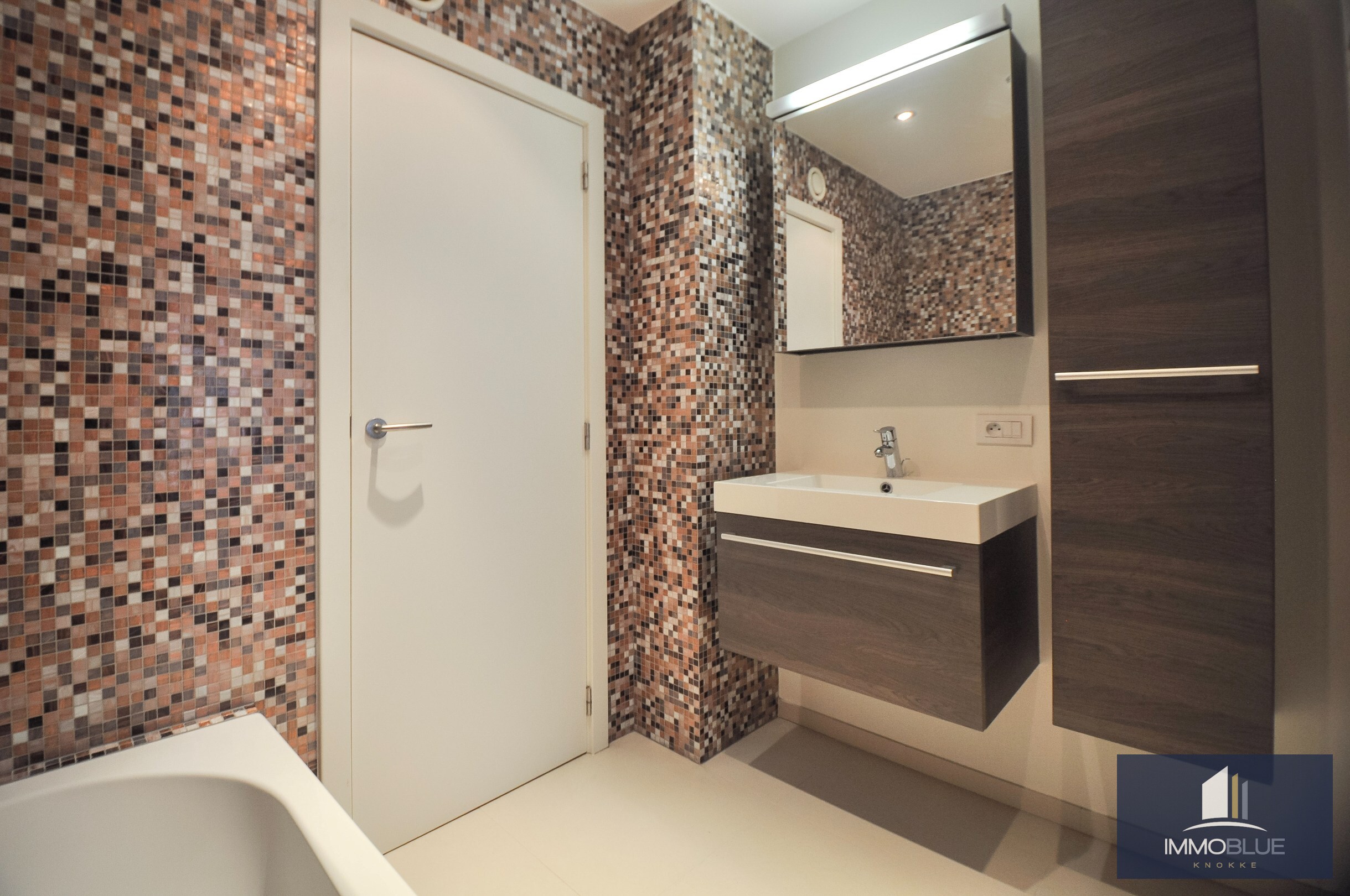 Topaanbieding – Uitzonderlijk ruim appartement gelegen in een stijlvolle residentie. 