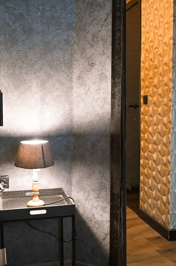 KNAP GELIJKVLOERS APPARTEMENT OP TOPLIGGING 