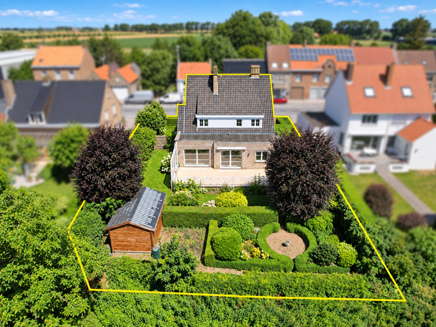 Riante gezinswoning met uniek panoramisch uitzicht en eindeloos potentieel op 644 m². 