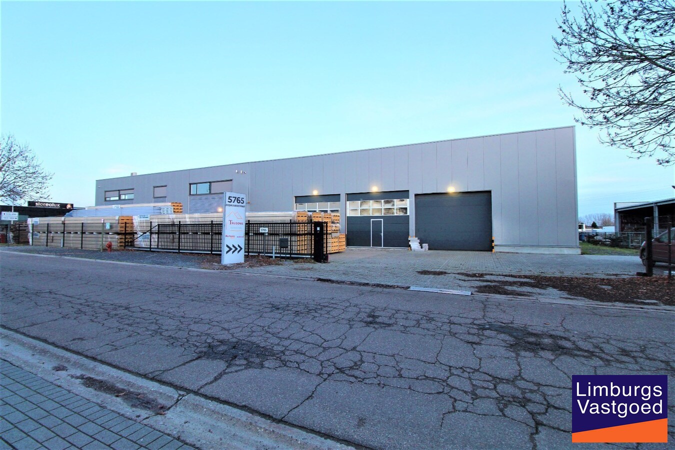 TRUDONIS - KMO UNIT 10 - 166 m² - sectionaal poort - nabij N79 