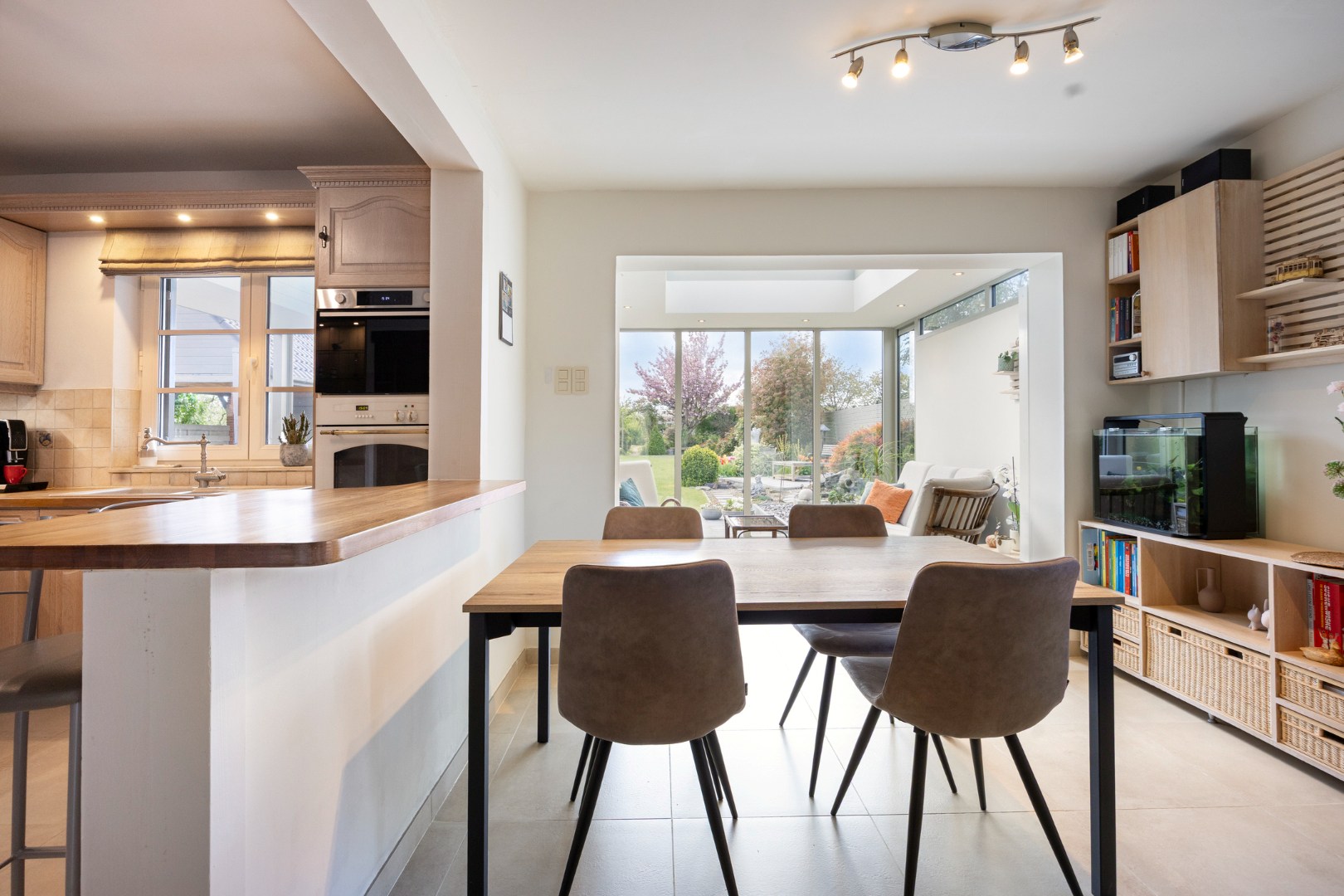 Open bebouwing met prachtige tuin en 4 ruime slaapkamers, garage, tuin en terras in Bierbeek – EPC 272kWh/m² 