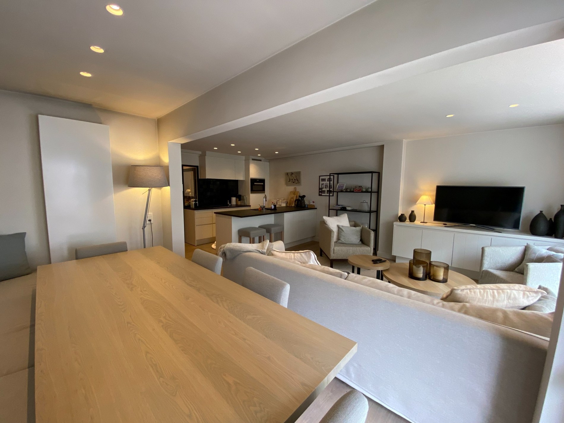 Gemeubeld - Gezellig 2 slaapkamer appartement gelegen in de Van Bunnenlaan te Knokke. 