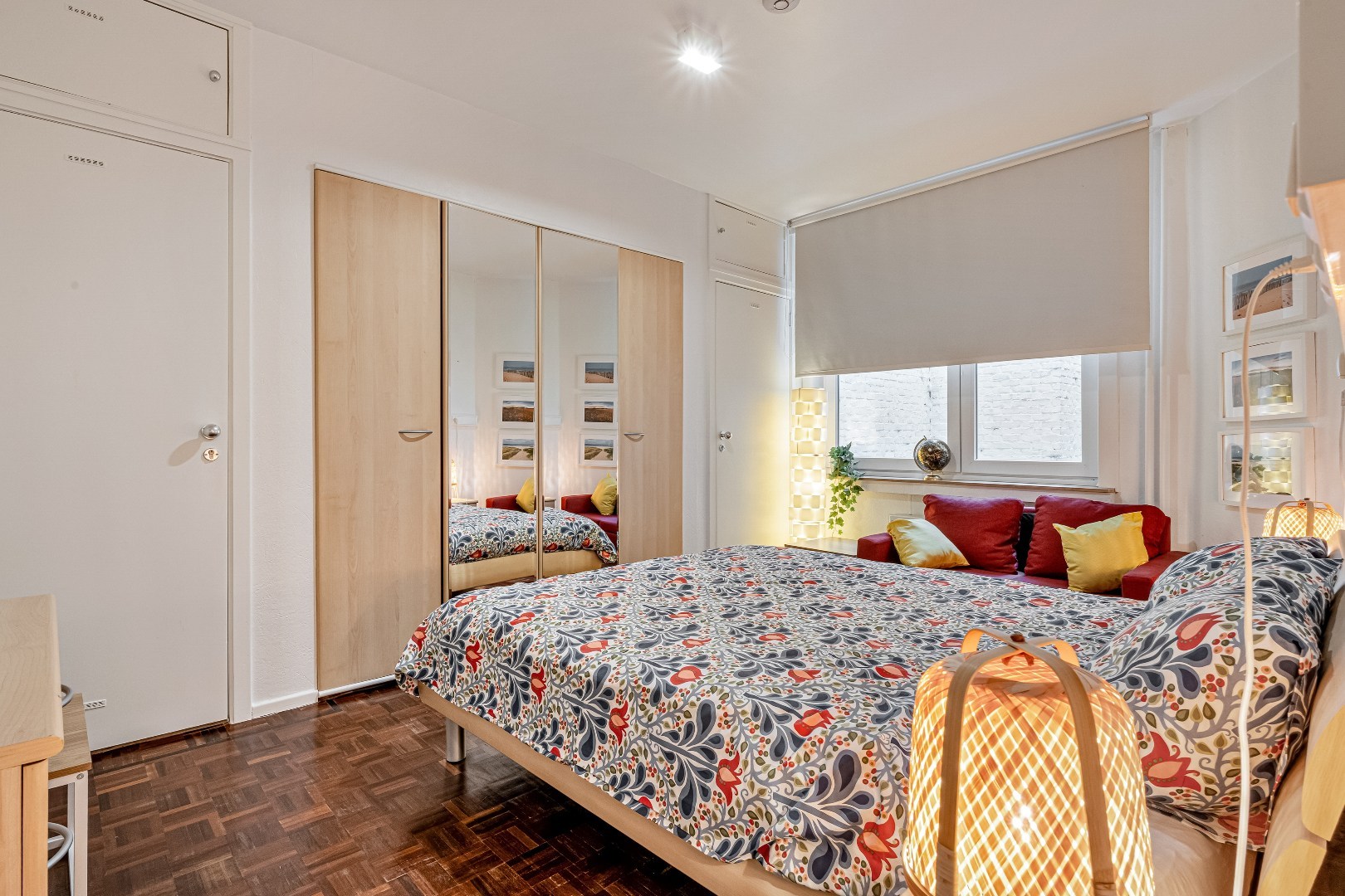 Ouderslaapkamer met ingemaakte kasten