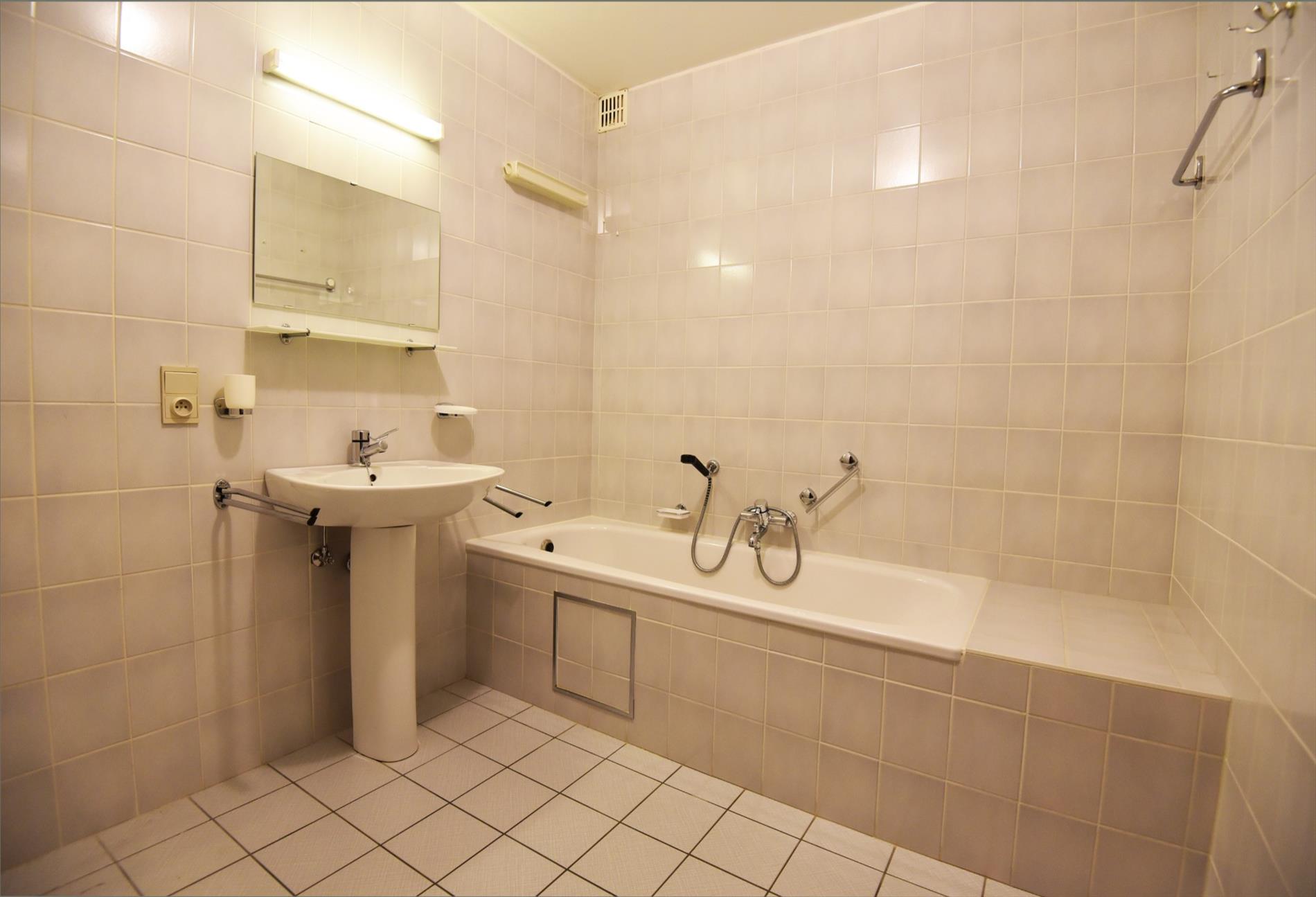 Gelijkvloers app. met 2 slpks, zonneterras en staanplaats nabij centrum Maldegem 