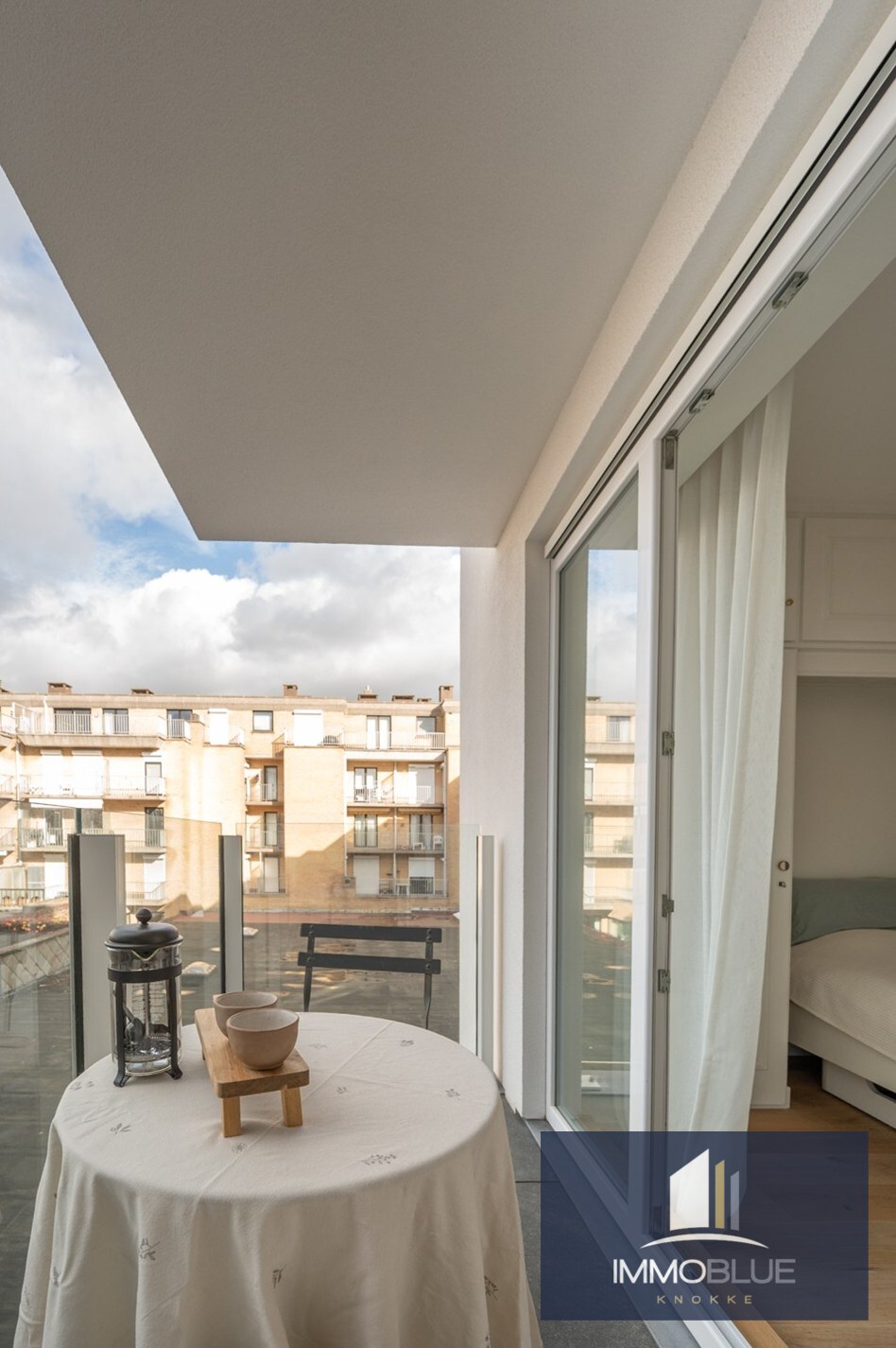 Stijlvol en volledig gerenoveerd appartement op wandelafstand van zee en het commerciële centrum. 