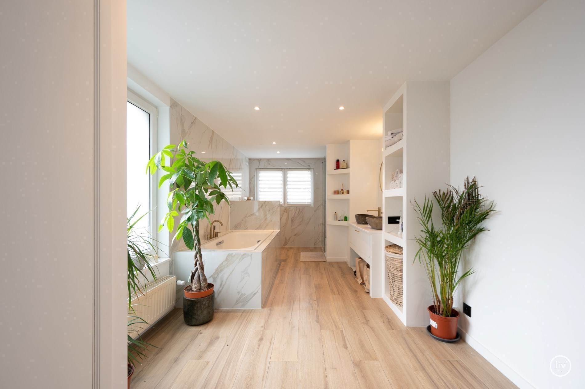 Maison authentiquement rénovée avec jardin orienté sud-ouest. 