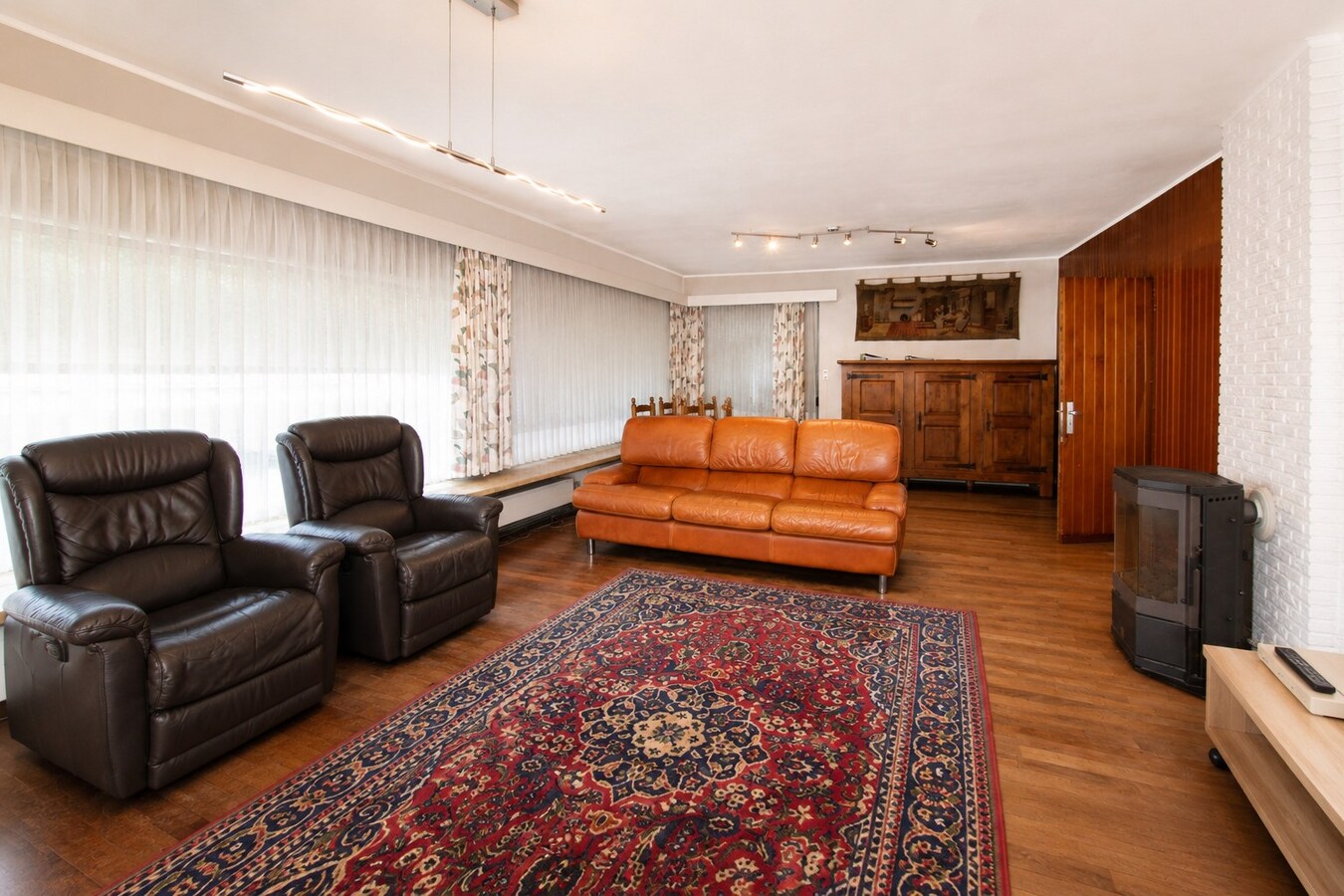 Karaktervolle open bebouwing met 6 kamers op 538 m² – unieke renovatiekans op topligging vlakbij station en centrum van Sint-Niklaas 