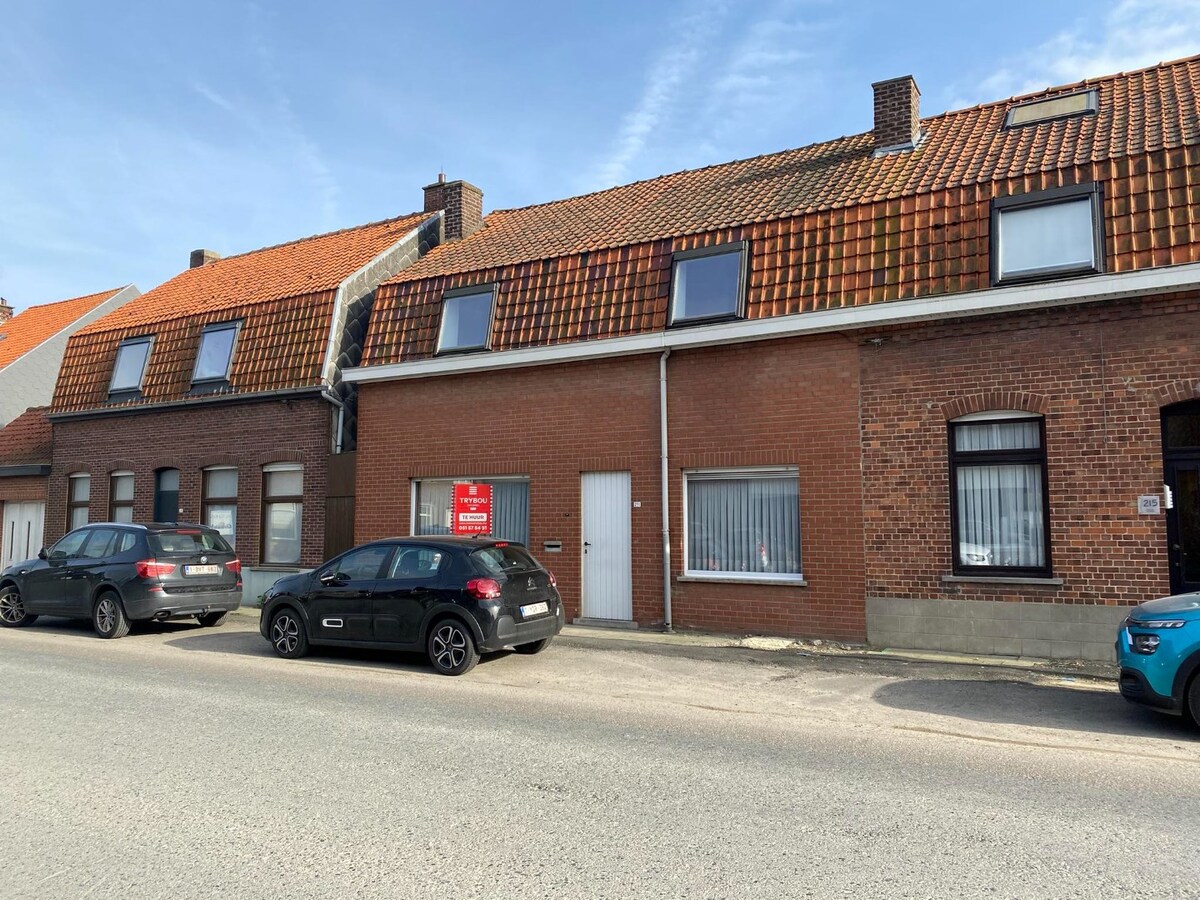 Centraal gelegen woning met 4 slaapkamers te Ieper 