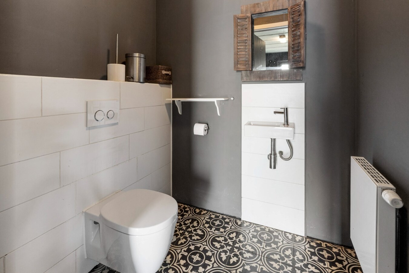 Recente, halfvrijstaande gezinswoning in een moderne bouwstijl op een perceel van 11a06ca! 