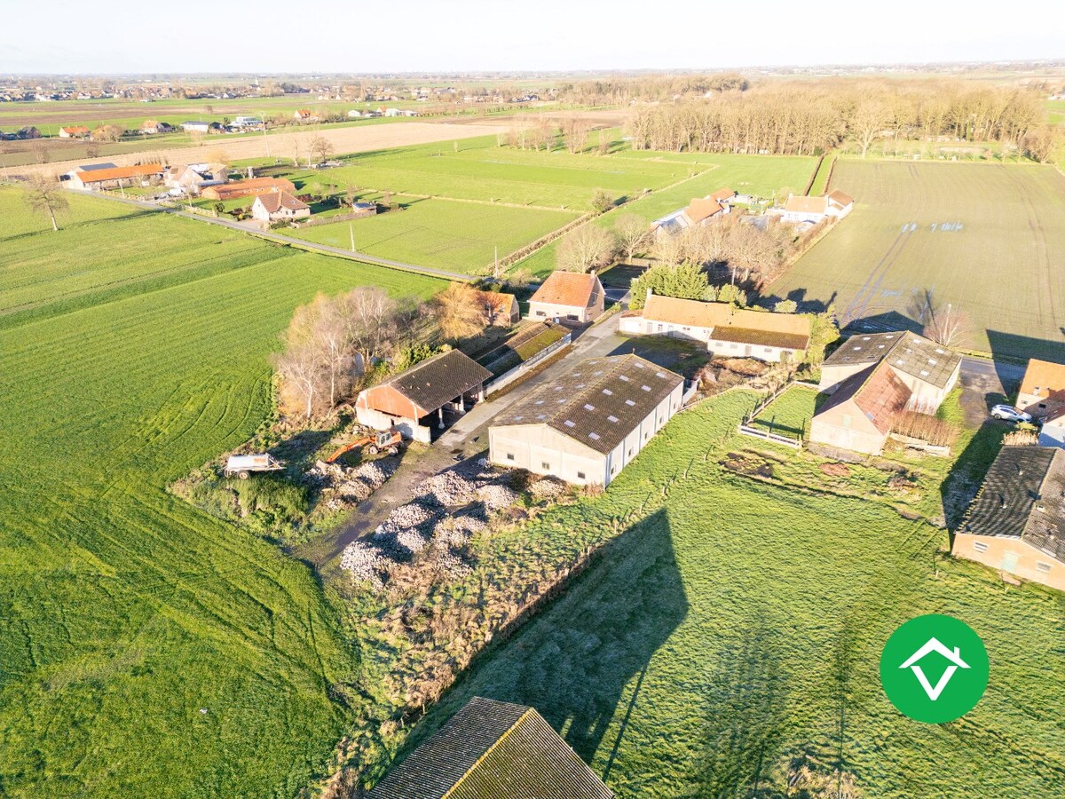 Authentieke hofstede in een landelijke omgeving te Koekelare 