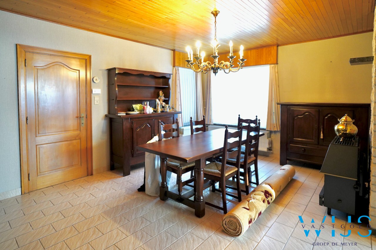 Halfopen bebouwing met vernieuwd dak en topligging in hartje Evergem ! 