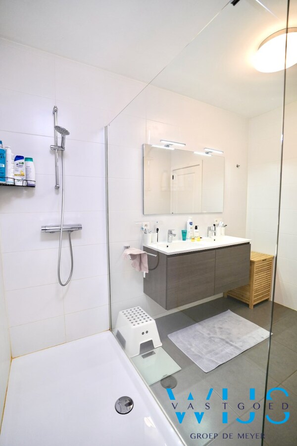 Prachtige duplex met garage in het rustige landelijke OOSTEEKLO ! 