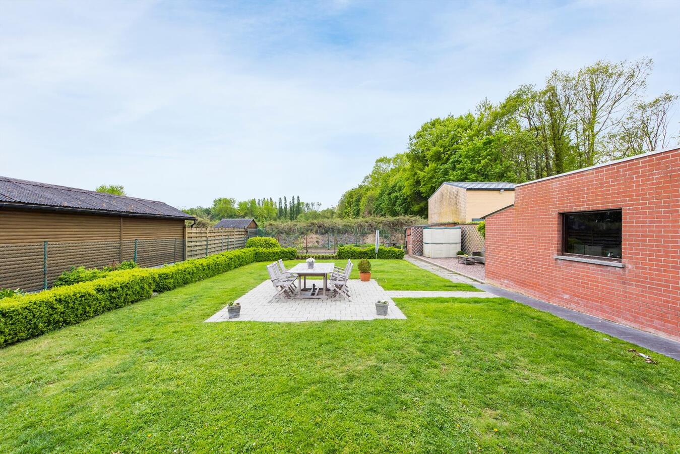 Prachtig gerenoveerde woning met 3 slaapkamers en zongerichte tuin. 