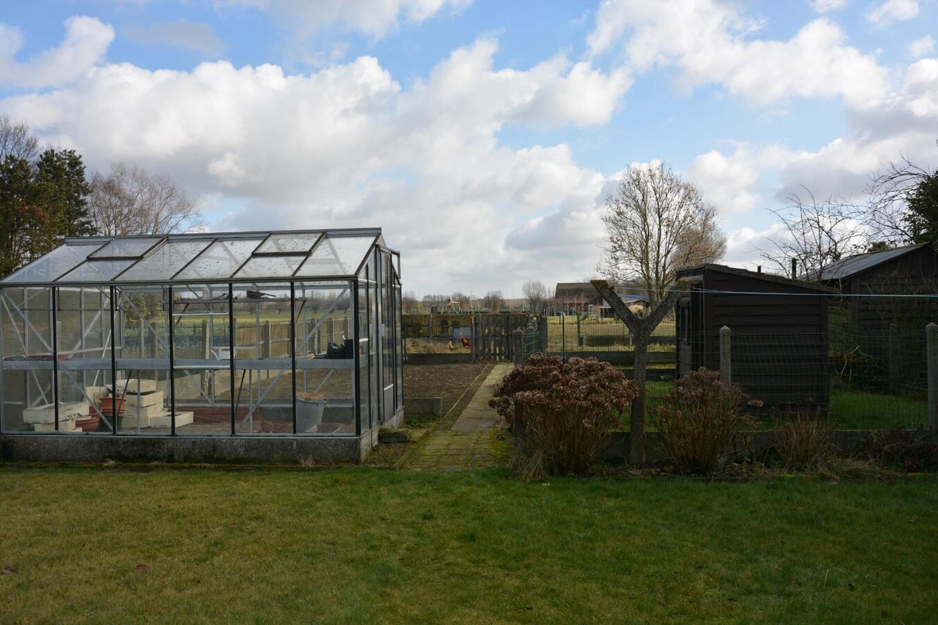 Ruime half-open woning 