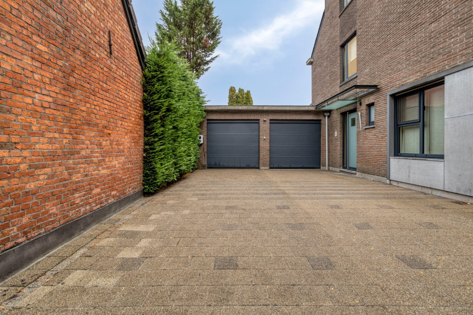 Charmante energiezuinige halfopen bebouwing met 4 slaapkamers, bureau en tuin in centrum Brasschaat 