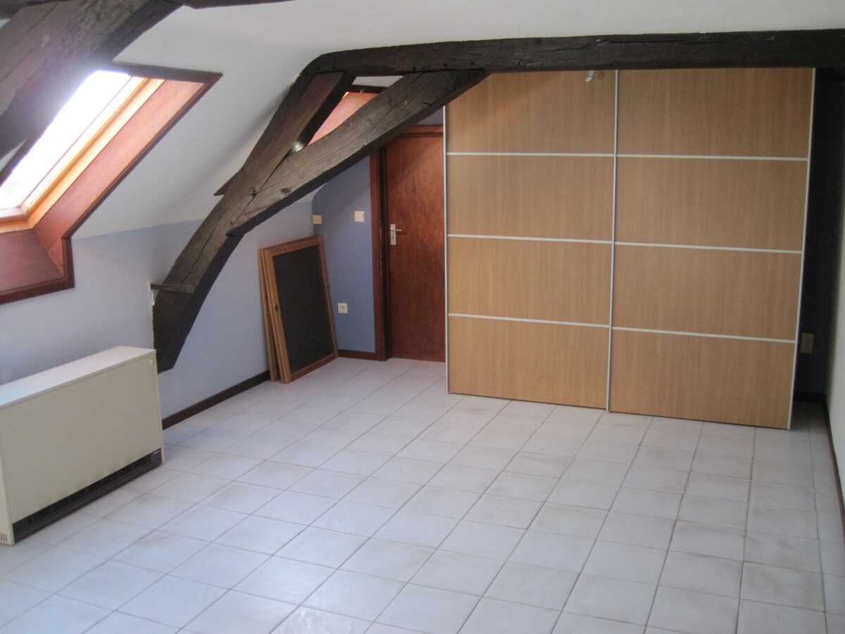 Bijzonder ruim gelijkvloers woonappartement. 