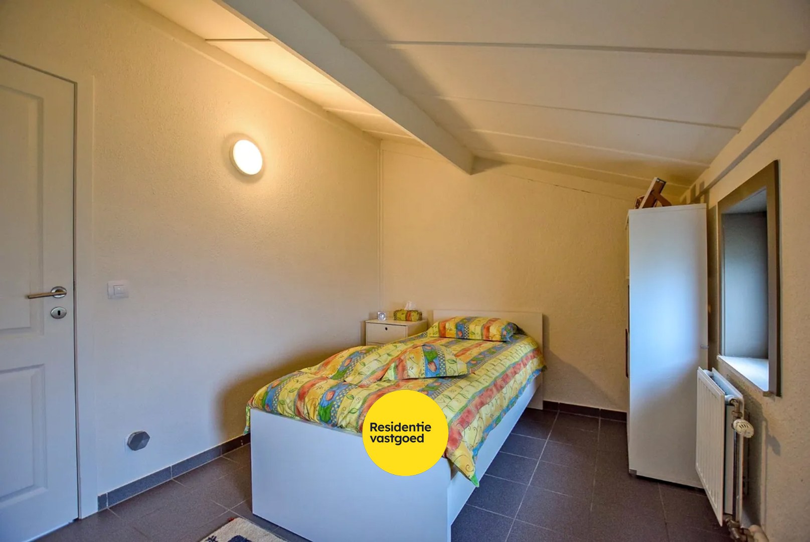 Prachtig onderhouden vakantiewoning (type vissershuis) met 3 slaapkamers en privé-parkeerplaats te Oostduinkerke. 