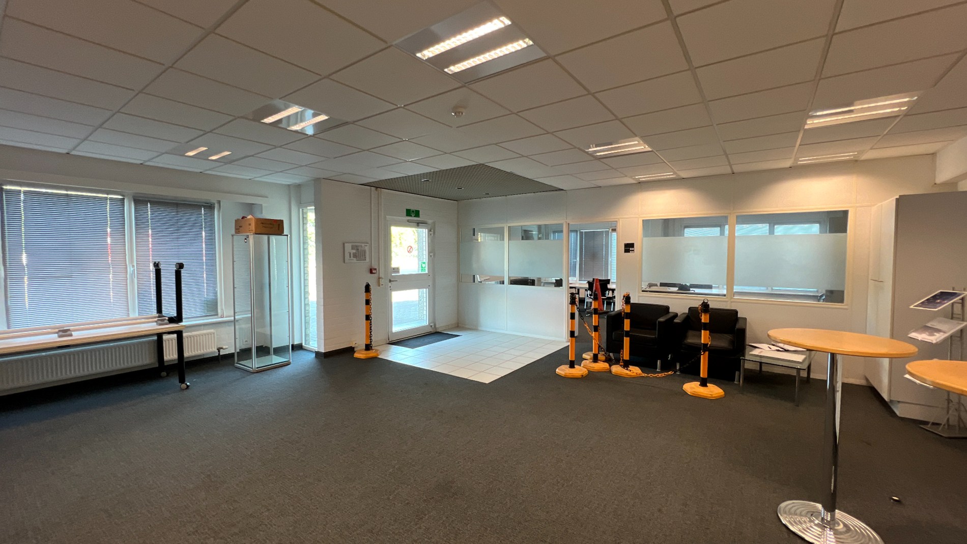 Opslagruimtes met burelen te huur in de haven van Gent