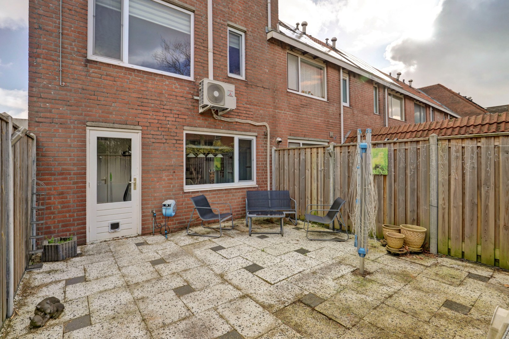 2-kamer hoekwoning met  ruime slaapkamer met airconditioning, tuin op het zonnige zuidwesten. 
