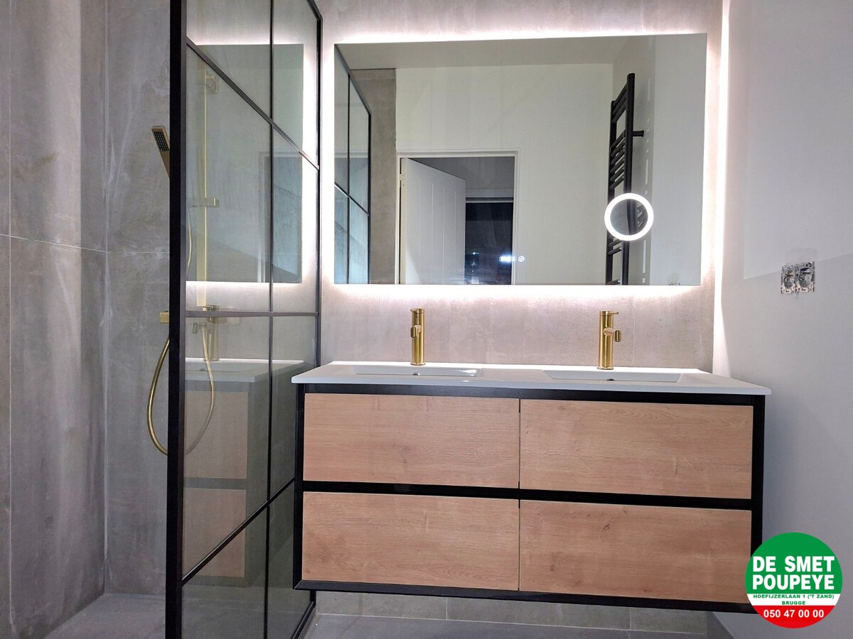 Vernieuwd hoekappartement 