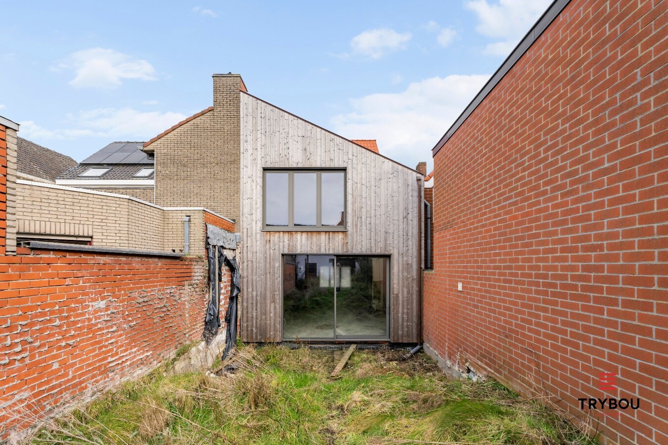 Uiterst ruime woning met garage in het centrum van Kortemark 