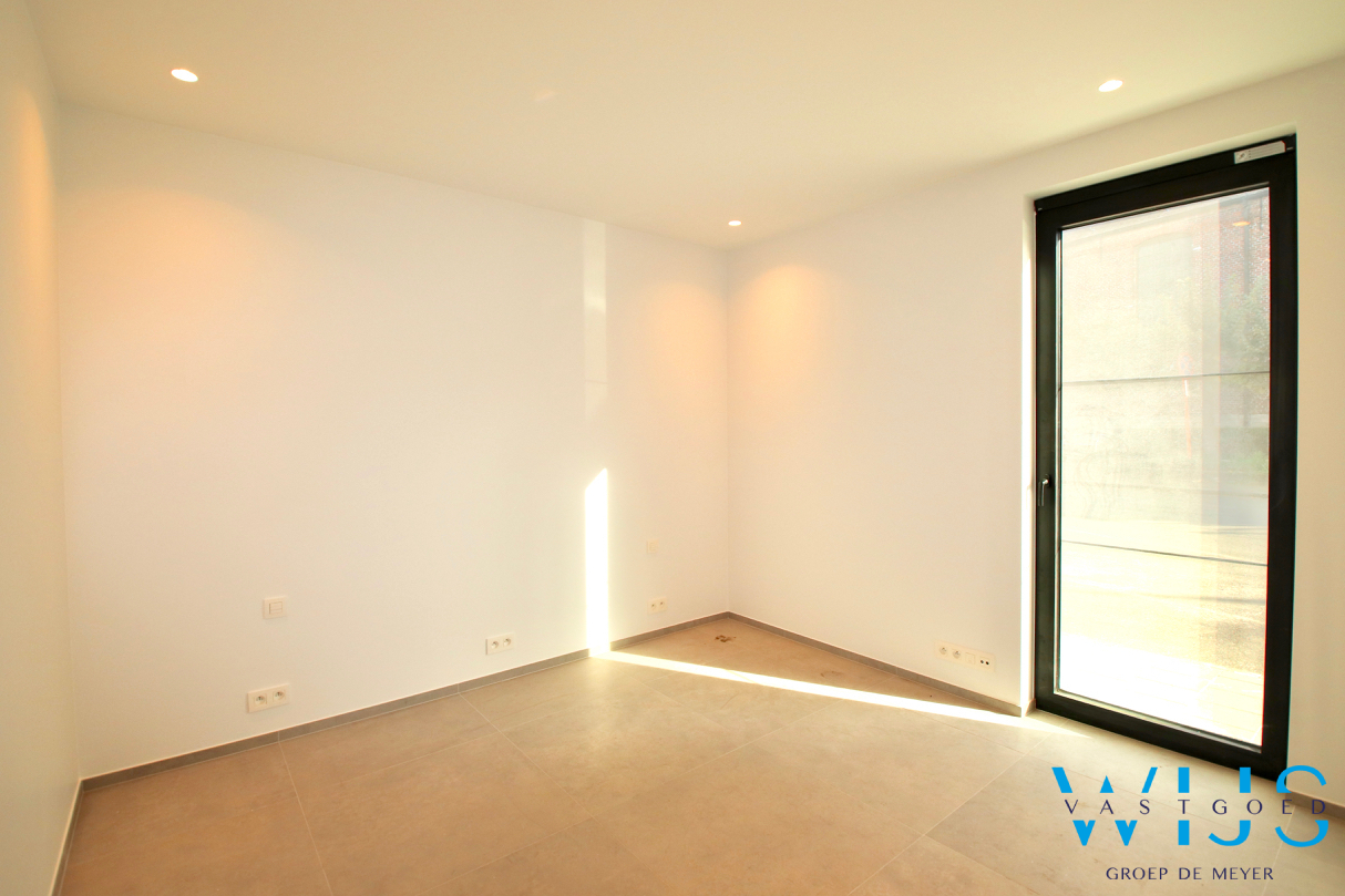 PRACHTIG gelijkvoersappartement te KLUIZEN ! 